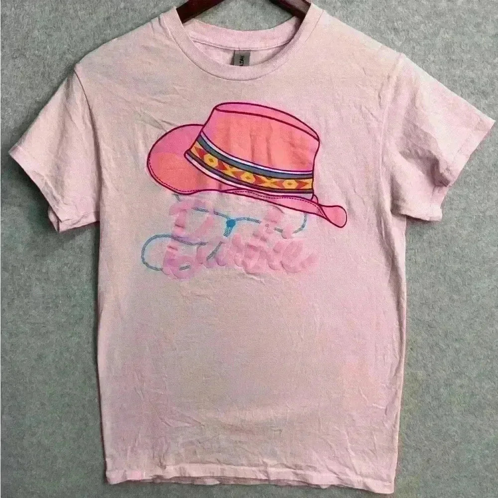 Barbie Cowgirl Hat Graphic Print Pink Short Sleeve T-Shirt Size S Western Preppy - Picture 1 of 8